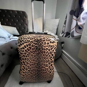 HEYS America 26" Panthera Spinner Suitcase